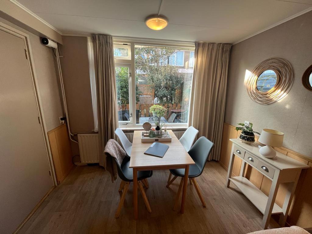 Charmant Vakantiehuis In Egmond Op Loopafstand Strand & Centrum Эгмонд-ан-Зее Экстерьер фото